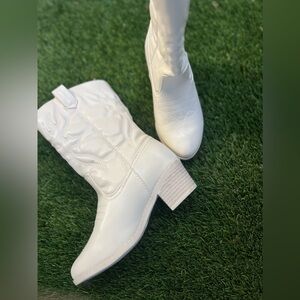 Girl's cowboy boots .